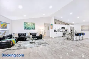 Glamorous Newly Built Pool Home, Tiki Hut, Huge Patio, Air Hockey in Delray Beach Near The Ave! - Image 1
