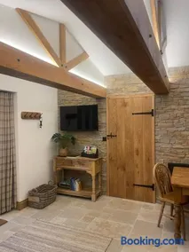 Tawny Lodge, Evesham Nr Cotswolds - Image 1