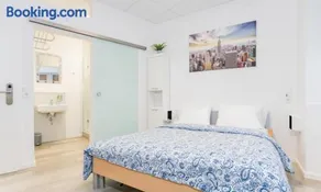 Private room #3, Queen bed, ground floor, AC, 2min to RAB, no kitchen - Image 1