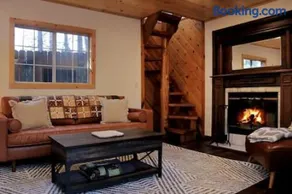 La Petite - Heart of Town - Stunning Remodel - Image 2