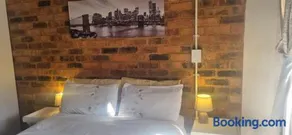 Dimpho House in Vibey Maboneng Precinct - Image 4