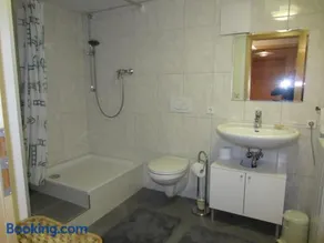 Christine Oparaugo - Privatzimmer mit Dusche - Image 4
