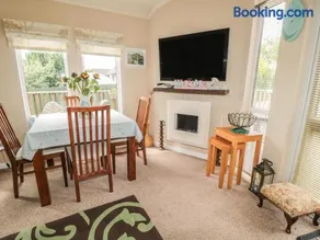 Little Gem Lodge - Image 2