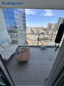 TLV Stylish Apt Pool Parking Balcony Azrieli - Image 2