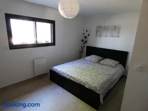 Proche Lac du Salagou, Chambre agréable avec salle d'eau et WC privé - Image 2