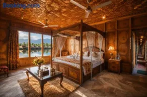 Shahenshah Heritage Houseboat - Image 2