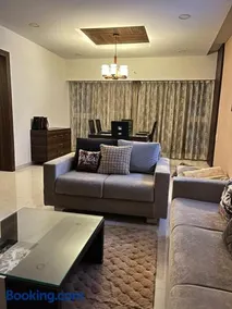Spacious 4 BHK flat- 4 Beds - Image 1