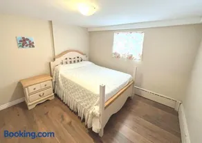 Cozy spacious Apt In Laval, Greater Montreal - Image 2