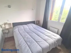 Sunny and renovated flat in secure residence - Image 3