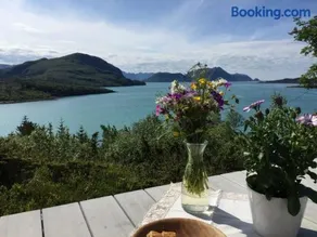 Koselig og usjenert hytte med fantastisk utsikt og solforhold - Image 2