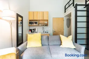 Modern & Spacious Loft with 2 Beds - Image 1