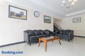 Urbanview Roemah Tebet by RedDoorz - Image 2