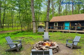 Perfect Couples Cabin Fireplace Firepit & Wine Nearby - Image 2