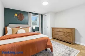 Private Double Room with Private Bathroom - Image 1