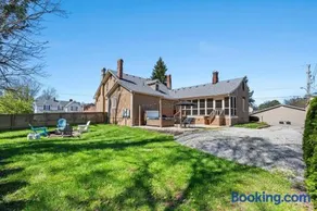 Holiday Bourbon Trail Family FUN-ZONE! Hottub! Arcade Games! Pool Table! Locally Owned Historic Pope House! 3900sqft! Right Outside of Bardstown! - Image 2
