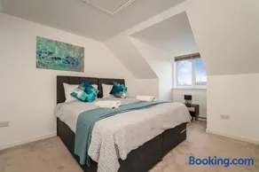 Anchored - Stunning Home in connected rural setting - Image 2