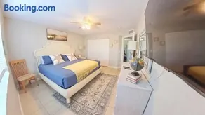 Naples Park Oasis - Cozy Two Bedroom Apartment - Image 5
