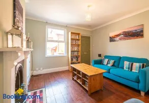 Cosy Character Home - 2 Beds in Malvern - Image 1