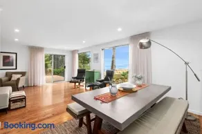 Long Beach Hideaway - Image 2