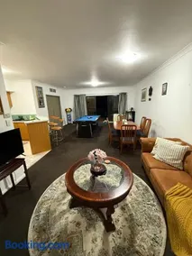 Beautiful apartment in West Perth - Image 2