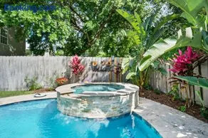 Charming Cottage w Pool, Walkable to Downtown - Image 2