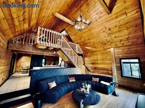 MOONLIGHT MOUNTAIN MANOR - Cedar Hot Tub, Views & Games - Image 3