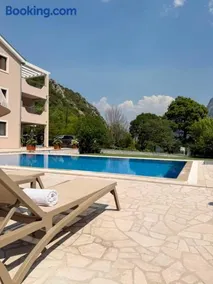 Milas Trojica Kotor - Image 1