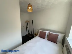 3 bed Jct 37 M1 luxury stay! - Image 5