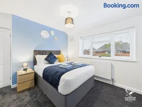 4 Bed 2 Bath Contractors Long Stays Parking Fast Wi-Fi - Image 4