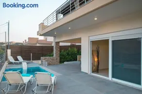 MeFoMi Villa - Image 1