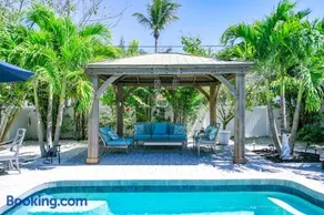 Decked Out - Steps to Bay & Beach, Pool, Games by Anna Maria Life Vacation Rentals - Image 2