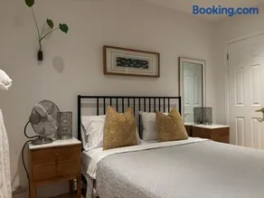 Clearbrooke Gem- Bright Private Bedroom close to YYZ - Image 2