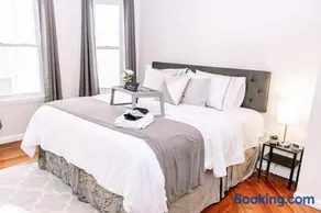 5BR triple decker apartment – 15 mins to City - Image 1