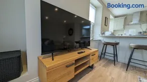The Nest - One Bed Apt with Sea Views - Image 2