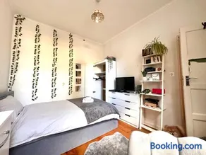 A lovely guest room in West London - Image 3
