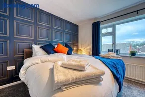Dudley-5 beds-Contractors-parking-long stay! - Image 2