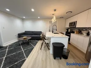 Bright Modern 2BR, Close to Downtown - Image 2