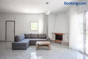 Aris Luxury Apartments - Image 5