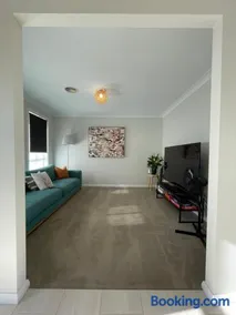 Spacious and Modern Home away from Home - Image 4
