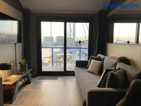 Seascape - Floating Home at Brighton Marina with free Parking - Image 2