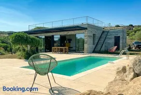 Villa esprit moderniste avec piscine - Image 1