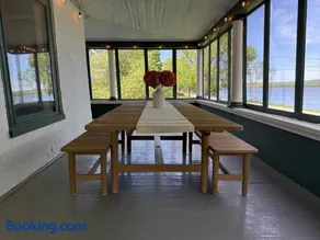 Lakefront Farmhouse for Family Gatherings - Image 3