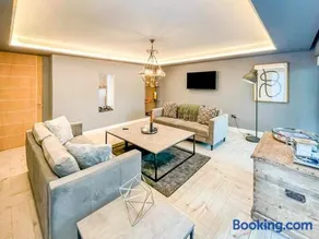 Stylish Smart Home Near Leeds - 4 En-Suite Bedrooms - Image 2