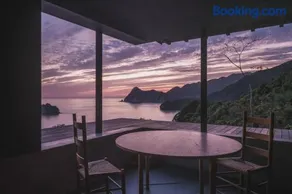 Cliff Cabin, Architect-Restored, Ocean Views - Image 2
