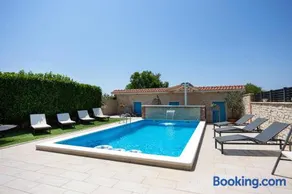 Villa Vision with Heated Pool & Jacuzzi in Sestanovac - Image 1