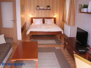 Gonda Apartments - Image 2