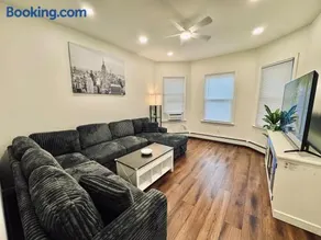 Luxe, Bright & Stylish 2Bed Unit with Parking near NYC! - Image 3