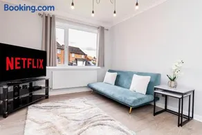 Lovely flat with Wi-Fi and free parking - Image 3