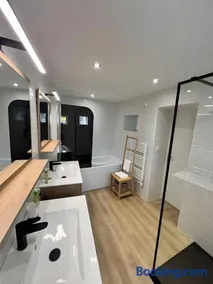 Chez Hugo - Image 2