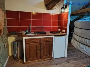 Gîte en yourte d'intérieur d'une demeure du 18e siècle en Anjou entre vignes et châteaux - Image 1